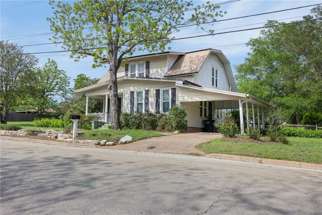 Photo of 305 S Main Street, Caldwell, TX 77836 (MLS # 26004779)