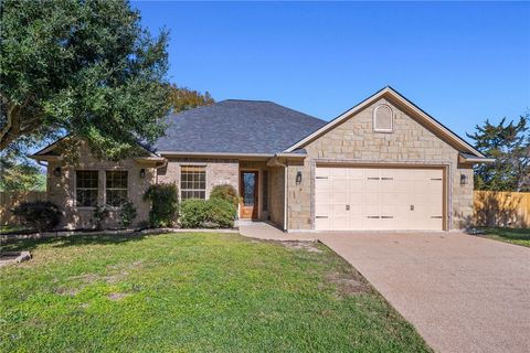Photo of 2708 Hickory Court, Bryan, TX 77808 (MLS # 26000043)