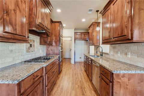 Tiny photo for 2708 Hickory Court, Bryan, TX 77808 (MLS # 26000043)