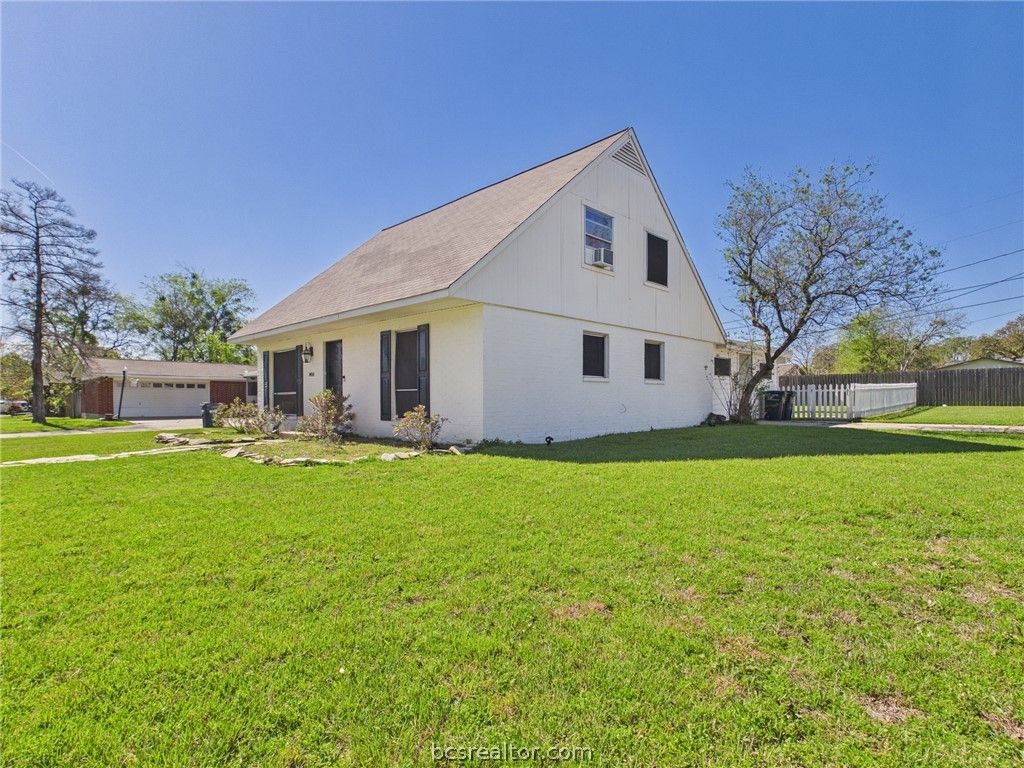 Photo of 1400 Lawyer Street, College Station, TX 77840 (MLS # 26003664)