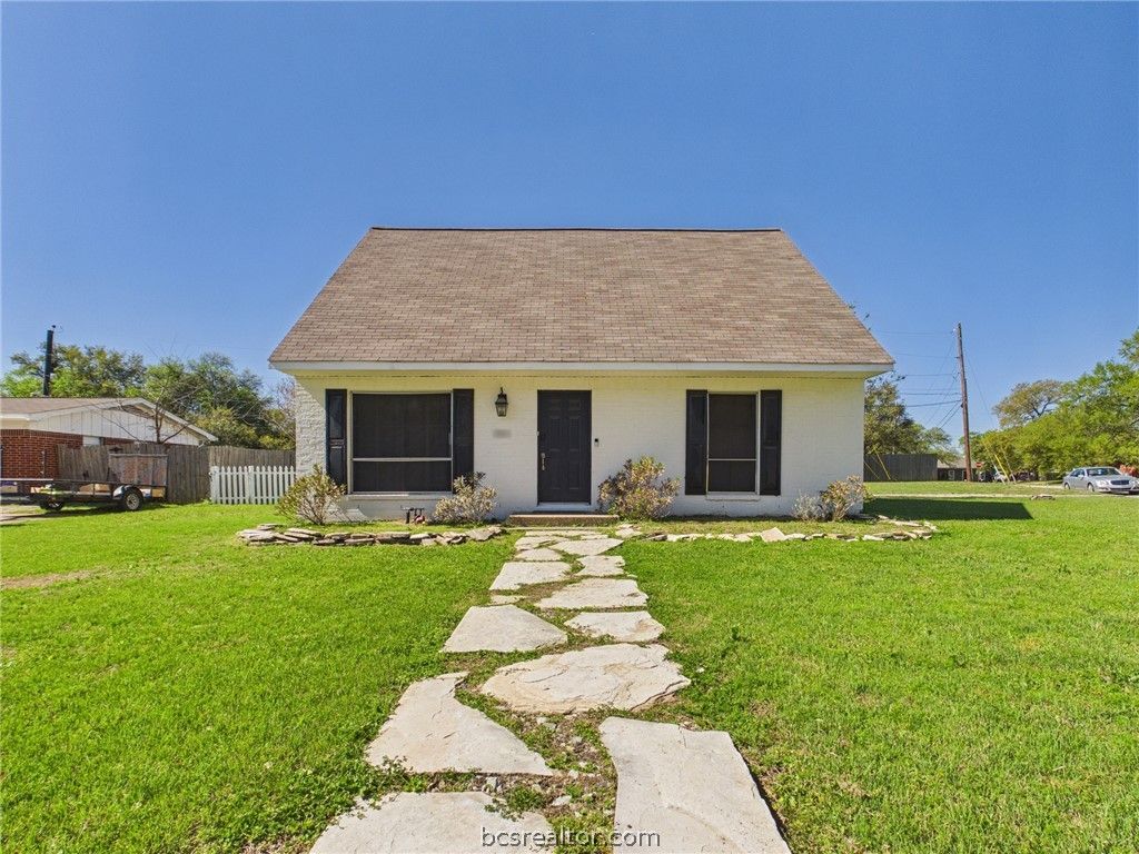 Photo of 1400 Lawyer Street, College Station, TX 77840 (MLS # 26003664)