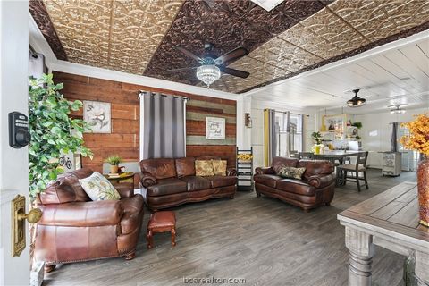 Photo of 805 Academy St E, Brenham, TX 77833 (MLS # 26004052)