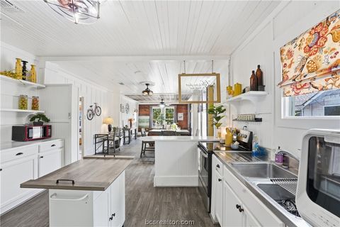 Tiny photo for 805 Academy St E, Brenham, TX 77833 (MLS # 26004052)