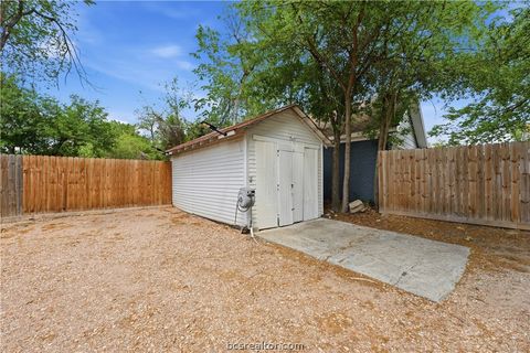 Tiny photo for 805 Academy St E, Brenham, TX 77833 (MLS # 26004052)