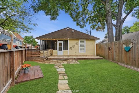 Tiny photo for 805 Academy St E, Brenham, TX 77833 (MLS # 26004052)