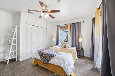 Tiny photo for 805 Academy St E, Brenham, TX 77833 (MLS # 26004052)