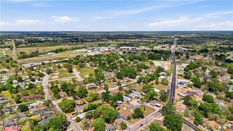 Tiny photo for 805 Academy St E, Brenham, TX 77833 (MLS # 26004052)