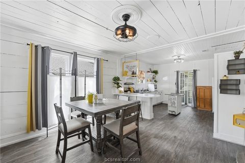 Tiny photo for 805 Academy St E, Brenham, TX 77833 (MLS # 26004052)