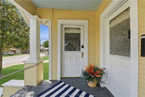 Tiny photo for 805 Academy St E, Brenham, TX 77833 (MLS # 26004052)