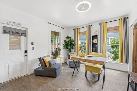 Tiny photo for 805 Academy St E, Brenham, TX 77833 (MLS # 26004052)