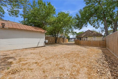 Tiny photo for 805 Academy St E, Brenham, TX 77833 (MLS # 26004052)