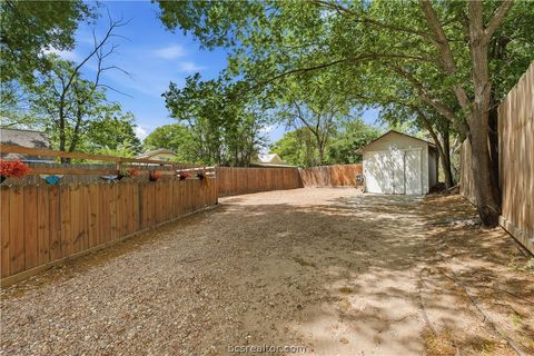 Tiny photo for 805 Academy St E, Brenham, TX 77833 (MLS # 26004052)