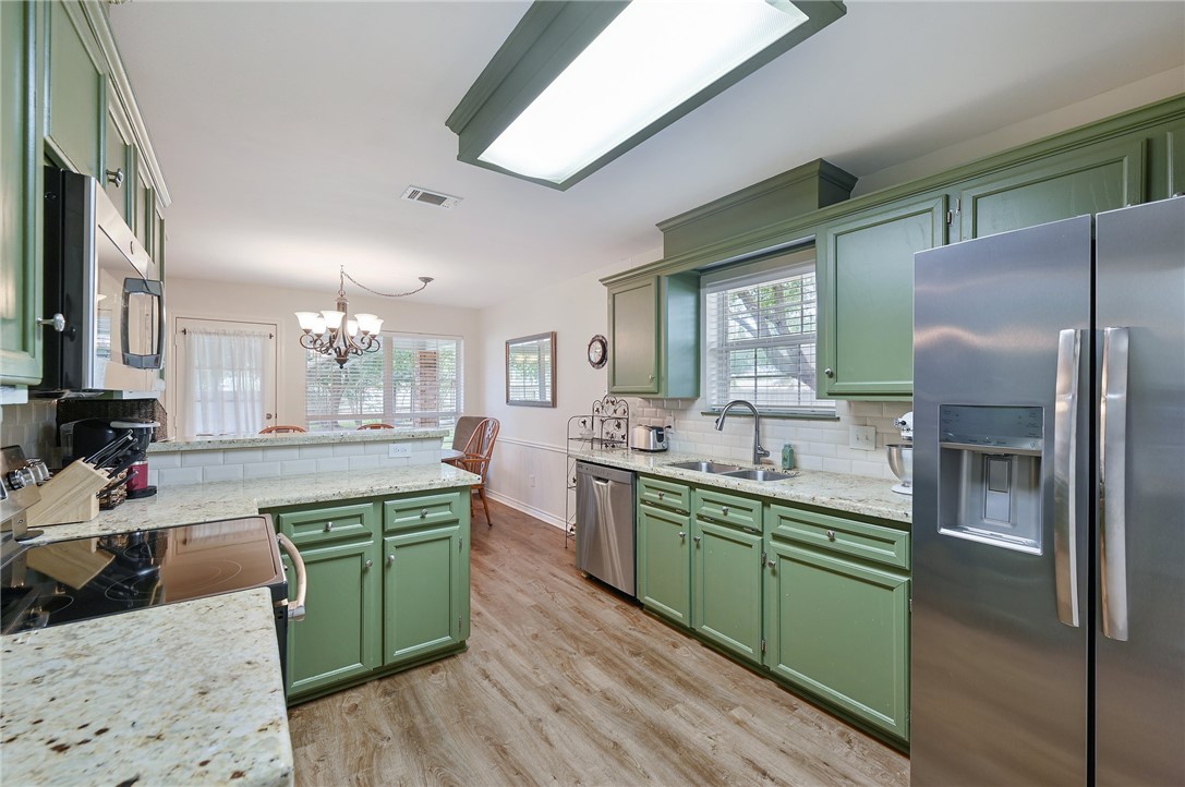 College Station, Texas 77845, United States, 3 Bedrooms Bedrooms, ,2 BathroomsBathrooms,Residential,Pending,44620