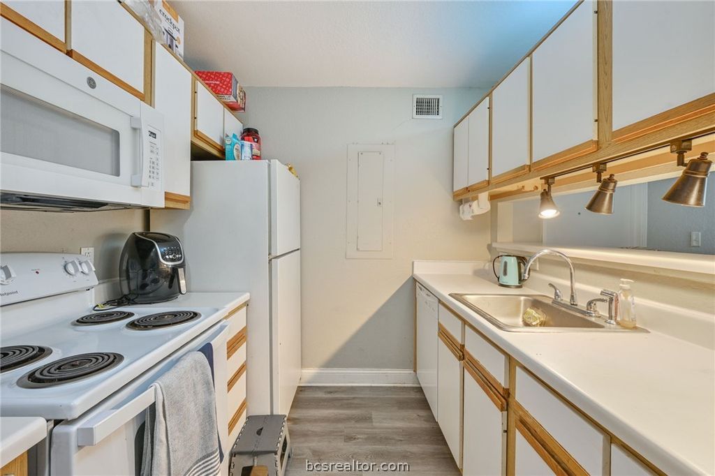 Photo of 521 Southwest Parkway #201, College Station, TX 77840 (MLS # 26008691)