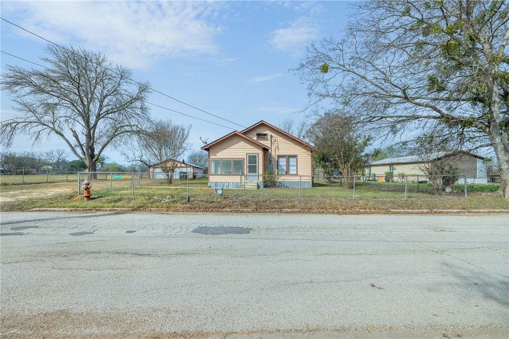 Photo of 806 Plum Street, Caldwell, TX 77836 (MLS # 26000465)