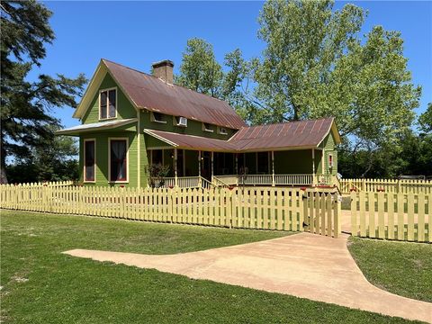 1100 Maple Calvert TX 77837