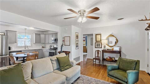 Tiny photo for 907 North Avenue, Bryan, TX 77802 (MLS # 26009861)