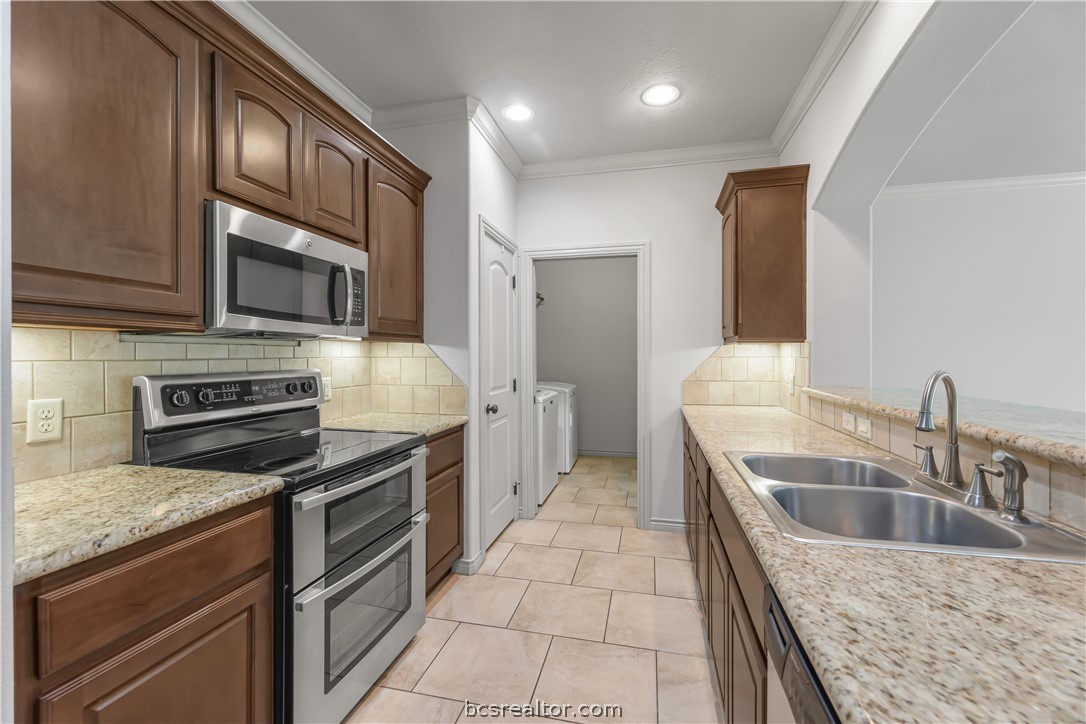 College Station, Texas 77845, United States, 4 Bedrooms Bedrooms, ,4 BathroomsBathrooms,Residential,Pending,52406