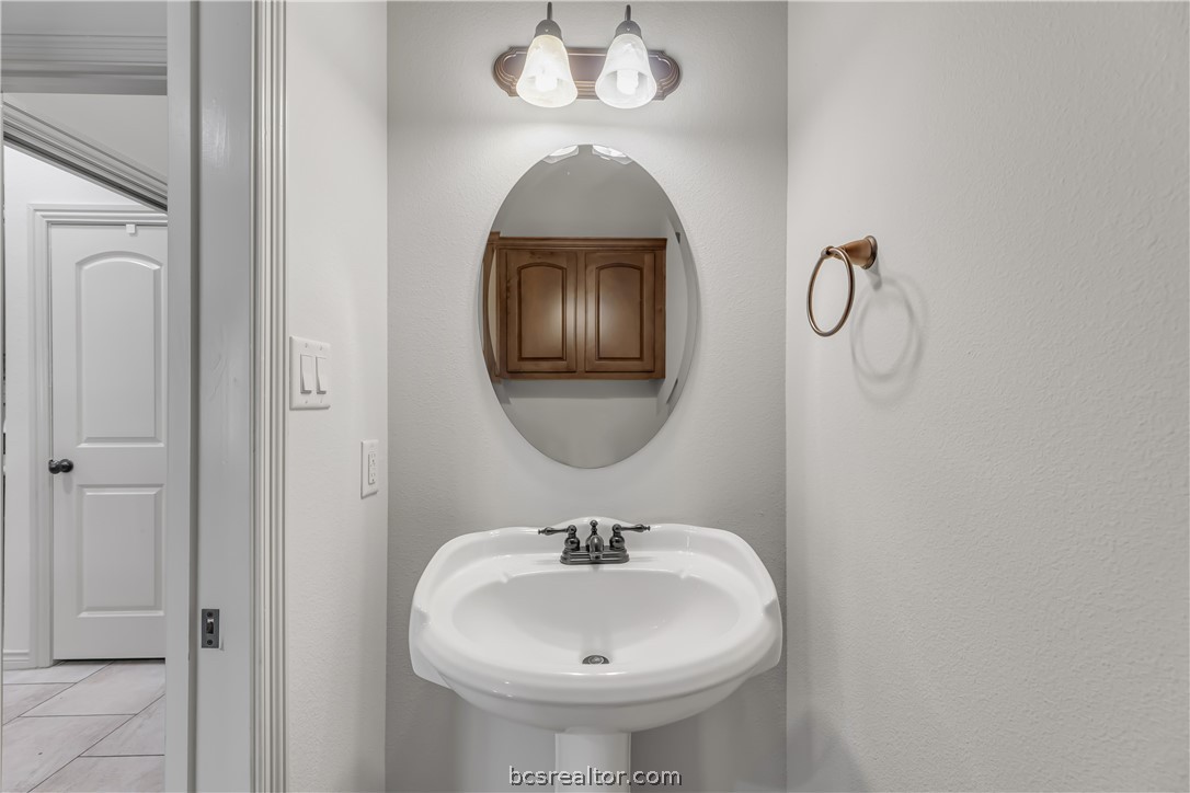 College Station, Texas 77845, United States, 4 Bedrooms Bedrooms, ,4 BathroomsBathrooms,Residential,Pending,52406