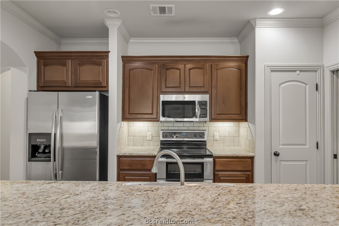 College Station, Texas 77845, United States, 4 Bedrooms Bedrooms, ,4 BathroomsBathrooms,Residential,Pending,52406