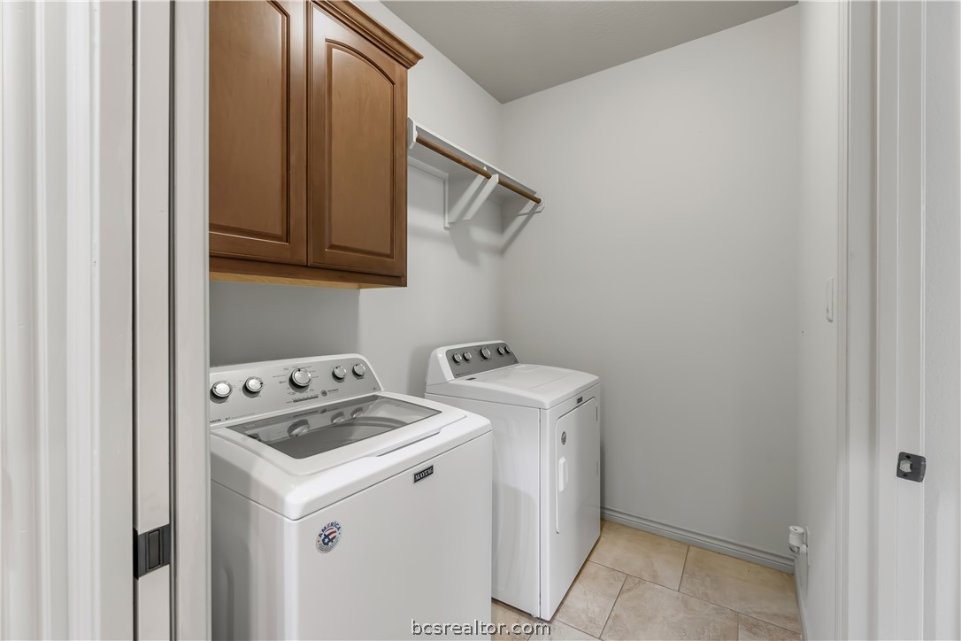 College Station, Texas 77845, United States, 4 Bedrooms Bedrooms, ,4 BathroomsBathrooms,Residential,Pending,52406