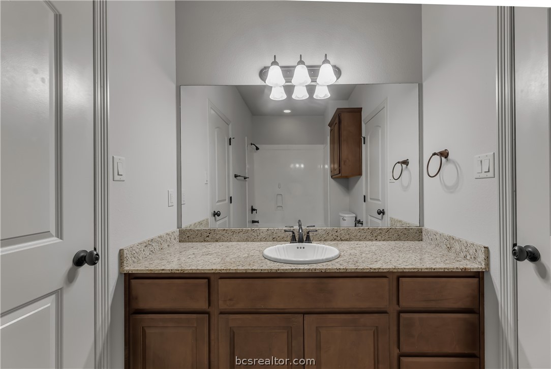 College Station, Texas 77845, United States, 4 Bedrooms Bedrooms, ,4 BathroomsBathrooms,Residential,Pending,52406