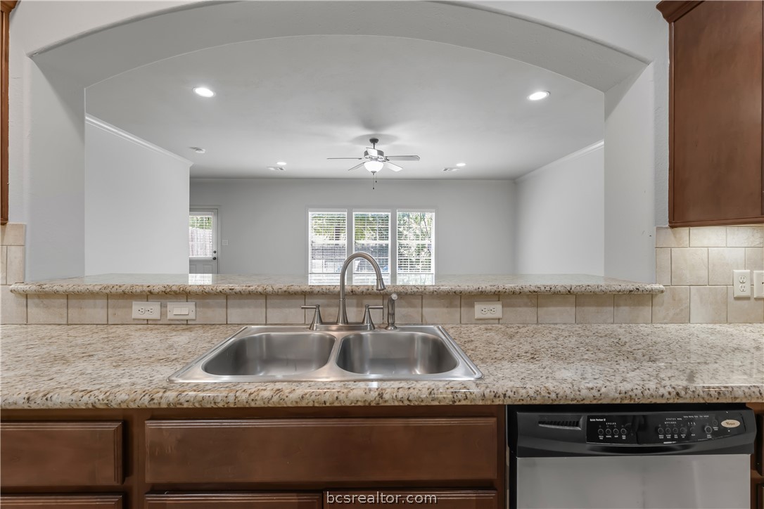 College Station, Texas 77845, United States, 4 Bedrooms Bedrooms, ,4 BathroomsBathrooms,Residential,Pending,52406