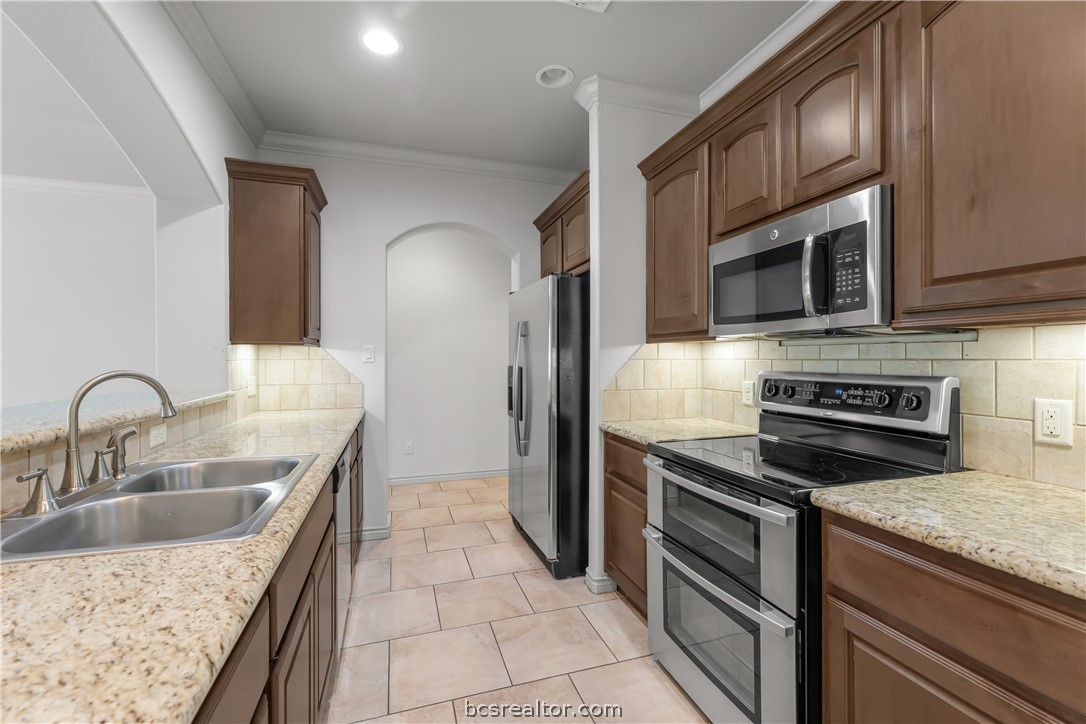 College Station, Texas 77845, United States, 4 Bedrooms Bedrooms, ,4 BathroomsBathrooms,Residential,Pending,52406