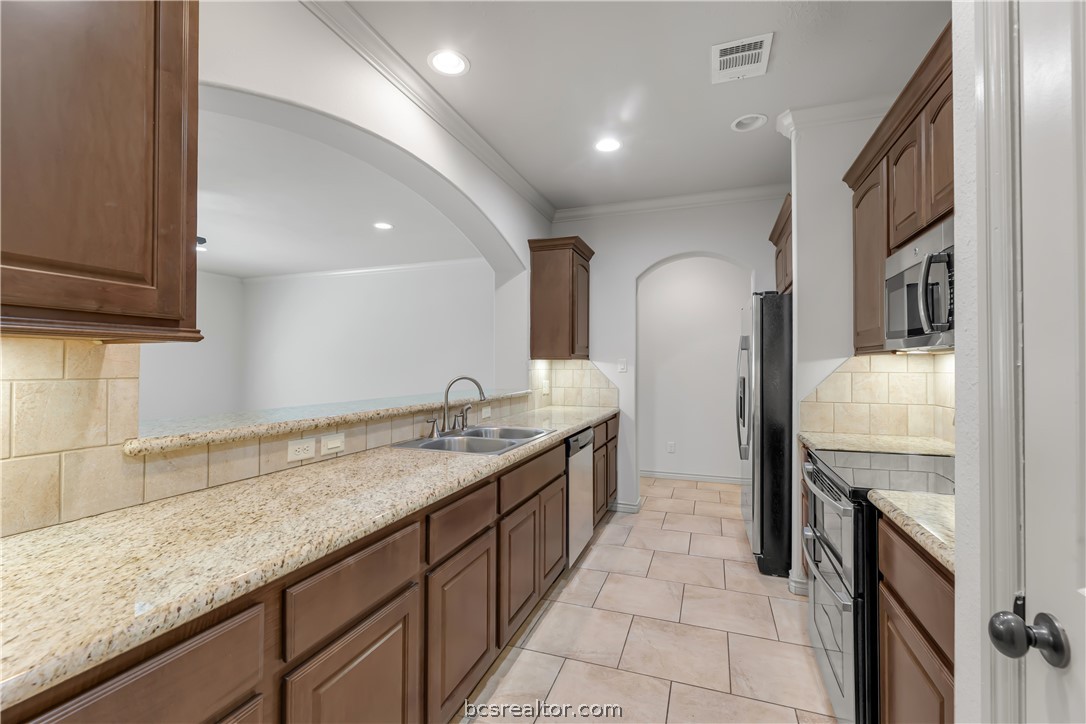 College Station, Texas 77845, United States, 4 Bedrooms Bedrooms, ,4 BathroomsBathrooms,Residential,Pending,52406