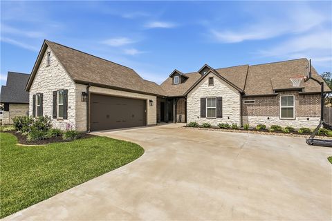 Photo of 3333 Stoneleigh RD, Bryan, TX 77808 (MLS # 26005544)