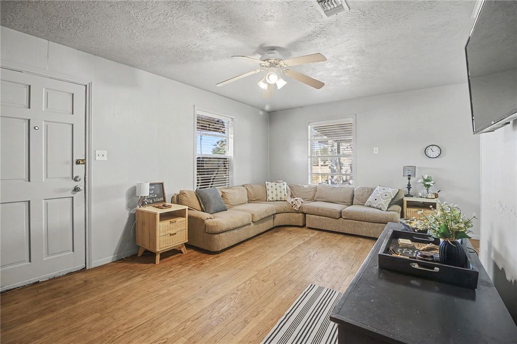 Photo of 2905 S College Avenue, Bryan, TX 77801 (MLS # 26001095)