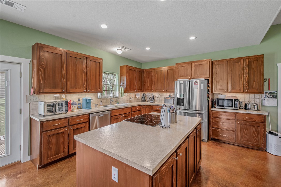 6899 E Hwy 79 Highway