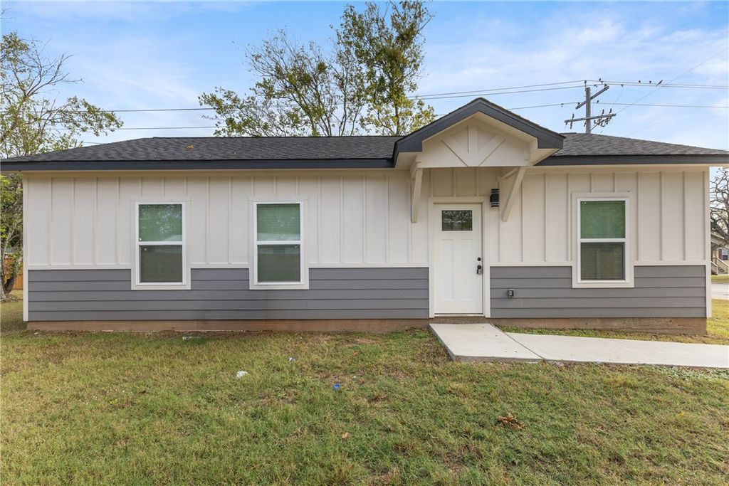 Photo of 1601 W 17th Street, Bryan, TX 77803 (MLS # 25011138)