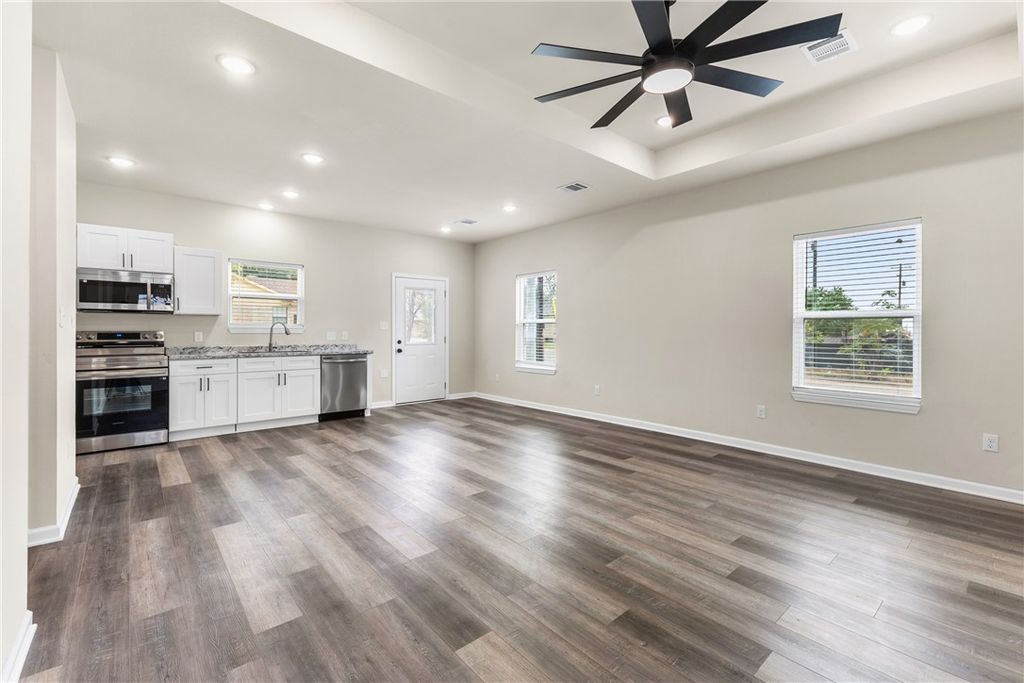 Photo of 1601 W 17th Street, Bryan, TX 77803 (MLS # 25011138)