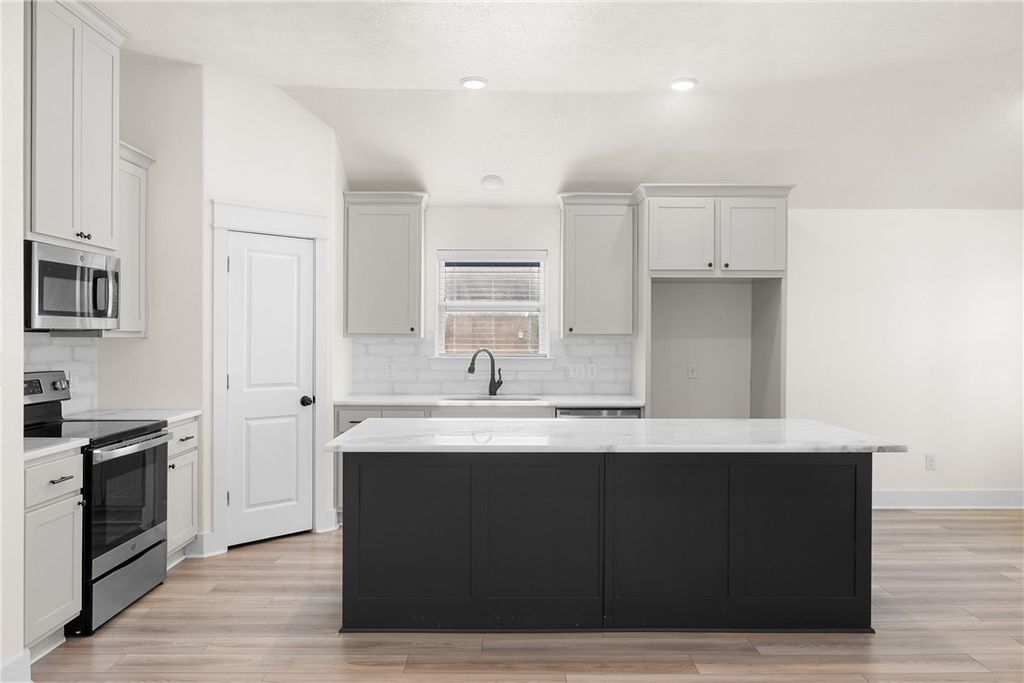 Photo of 172 Pleasant Path, Somerville, TX 77879 (MLS # 25011722)