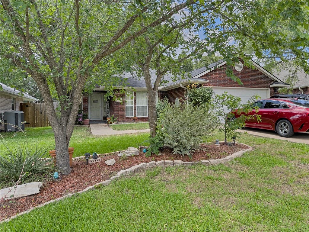 Photo of 1702 Beaver Pond Court, Bryan, TX 77807 (MLS # 26006656)