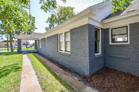 Tiny photo for 404 W Main Street St, Bellville, TX 77418 (MLS # 26003899)