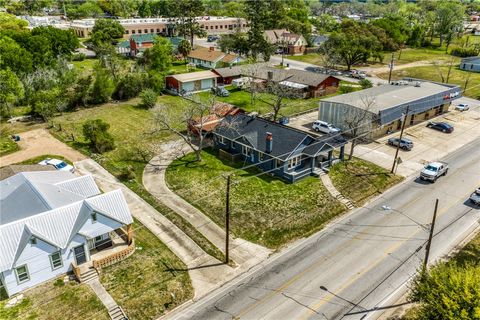 Tiny photo for 404 W Main Street St, Bellville, TX 77418 (MLS # 26003899)