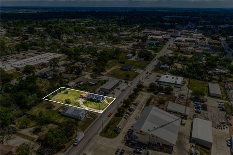 Tiny photo for 404 W Main Street St, Bellville, TX 77418 (MLS # 26003899)
