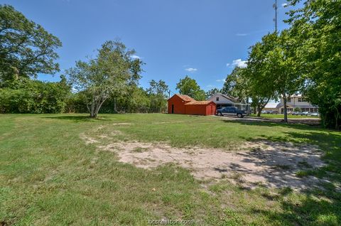 Tiny photo for 404 W Main Street St, Bellville, TX 77418 (MLS # 26003899)