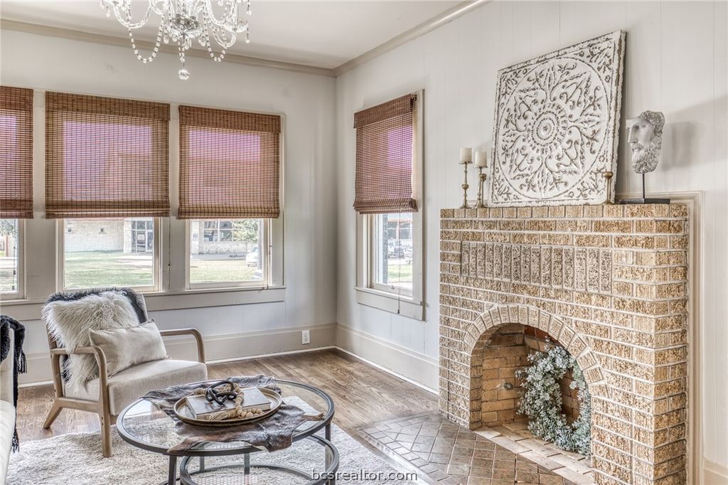 Photo of 404 W Main Street St, Bellville, TX 77418 (MLS # 26003899)