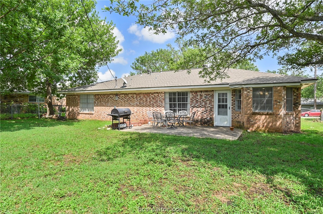 Bryan, Texas 77802, United States, 3 Bedrooms Bedrooms, ,2 BathroomsBathrooms,Residential,Pending,58985