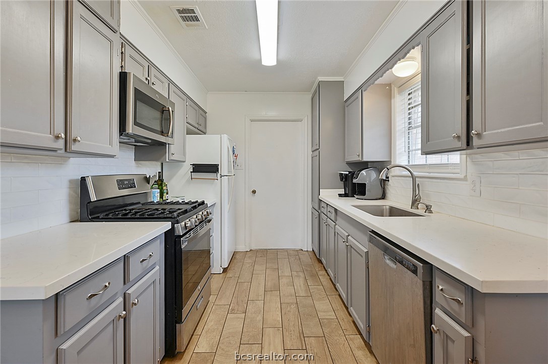 Bryan, Texas 77802, United States, 3 Bedrooms Bedrooms, ,2 BathroomsBathrooms,Residential,Pending,58985