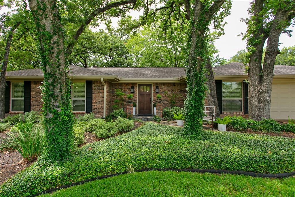 Photo of 1003 Rose Circle, College Station, TX 77840 (MLS # 26006113)