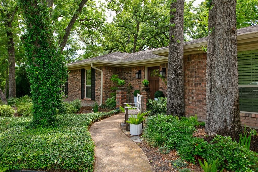 Photo of 1003 Rose Circle, College Station, TX 77840 (MLS # 26006113)