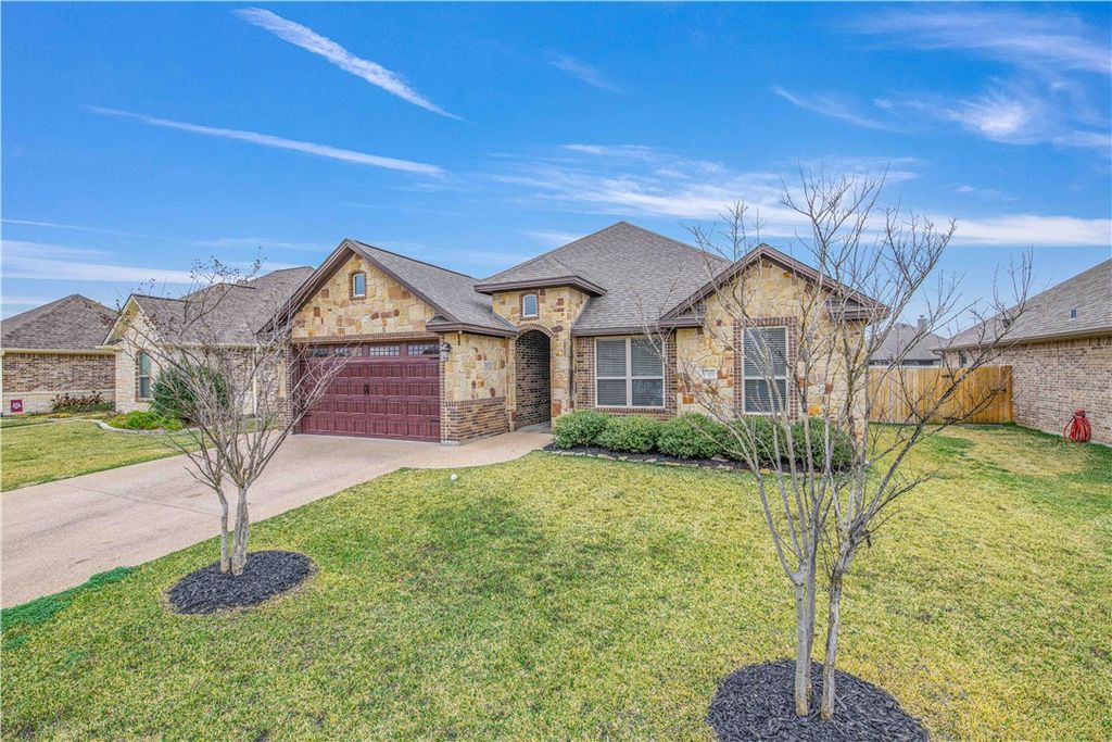 Photo of 3049 Embers Loop, Bryan, TX 77808 (MLS # 26000503)