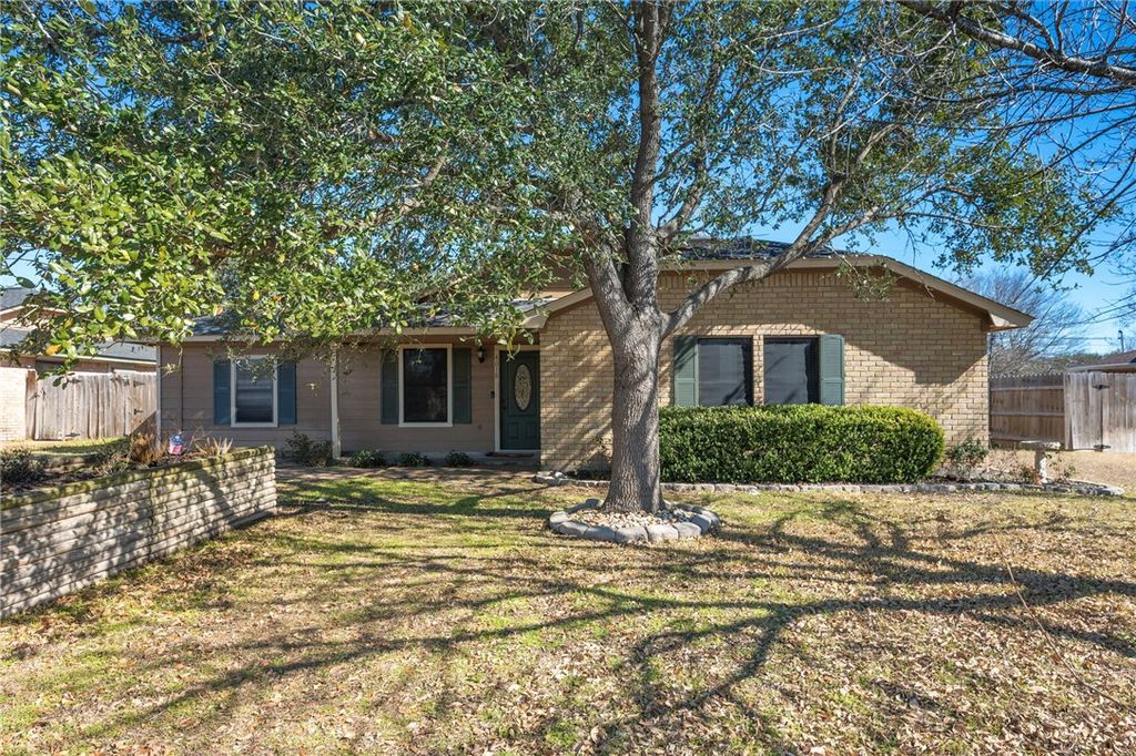 Photo of 4018 Kenwood Drive, Bryan, TX 77802 (MLS # 26001540)