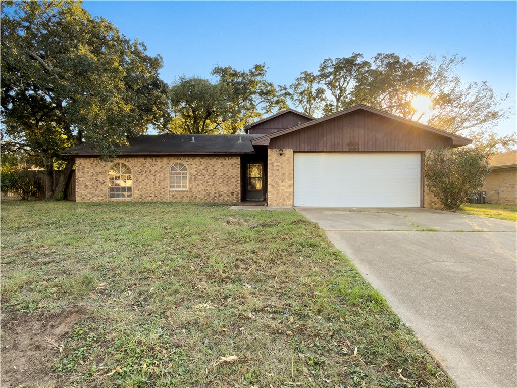 Photo of 4404 Robinhood Circle, Bryan, TX 77803 (MLS # 26012642)