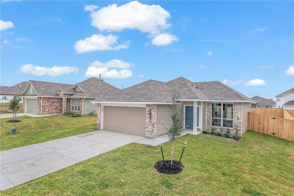 Photo of 218 Cross Lane, Caldwell, TX 77836 (MLS # 26006272)