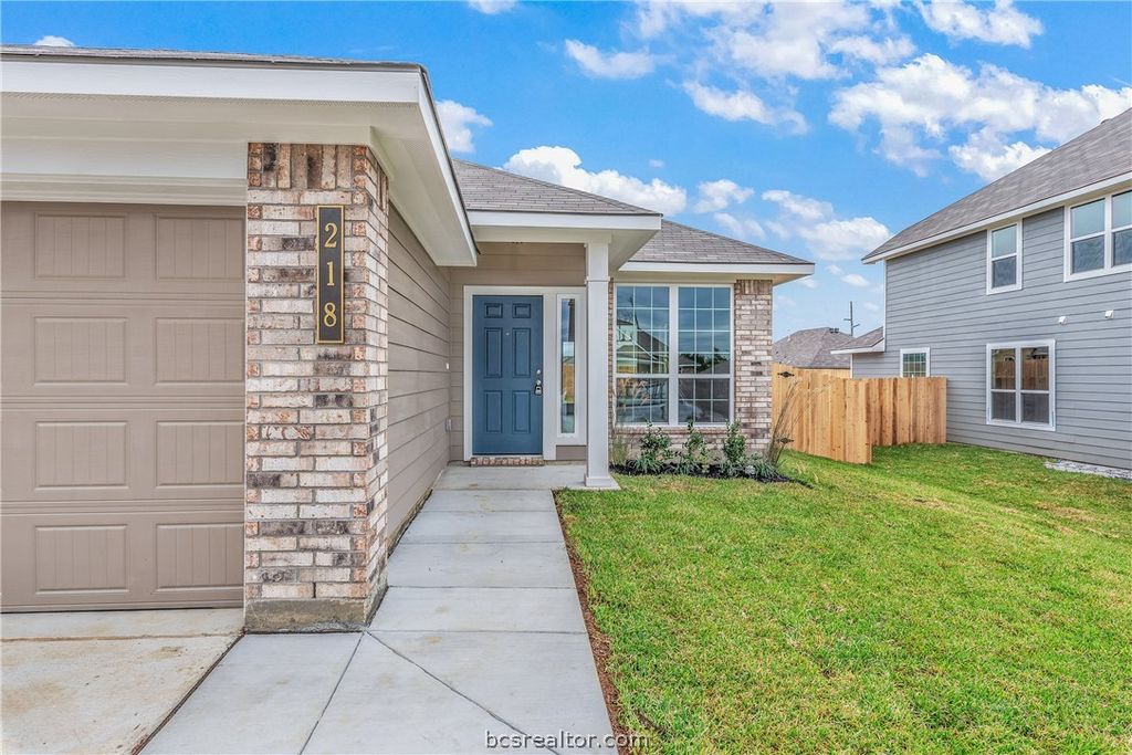 Photo of 218 Cross Lane, Caldwell, TX 77836 (MLS # 26006272)